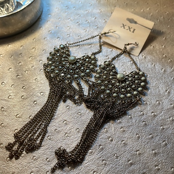 New 🦚 Fun Fashion Earrings - Picture 4 of 5